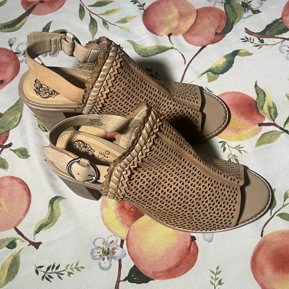 NWOB Vince Camuto Tricinda Leather Slingback Laser-cut Sandal - Sz 9.5
